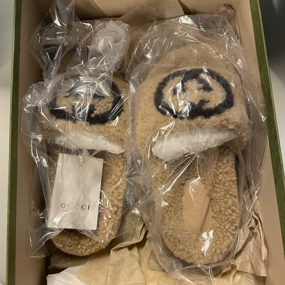 Gucci Slippers - Picture 2 of 5
